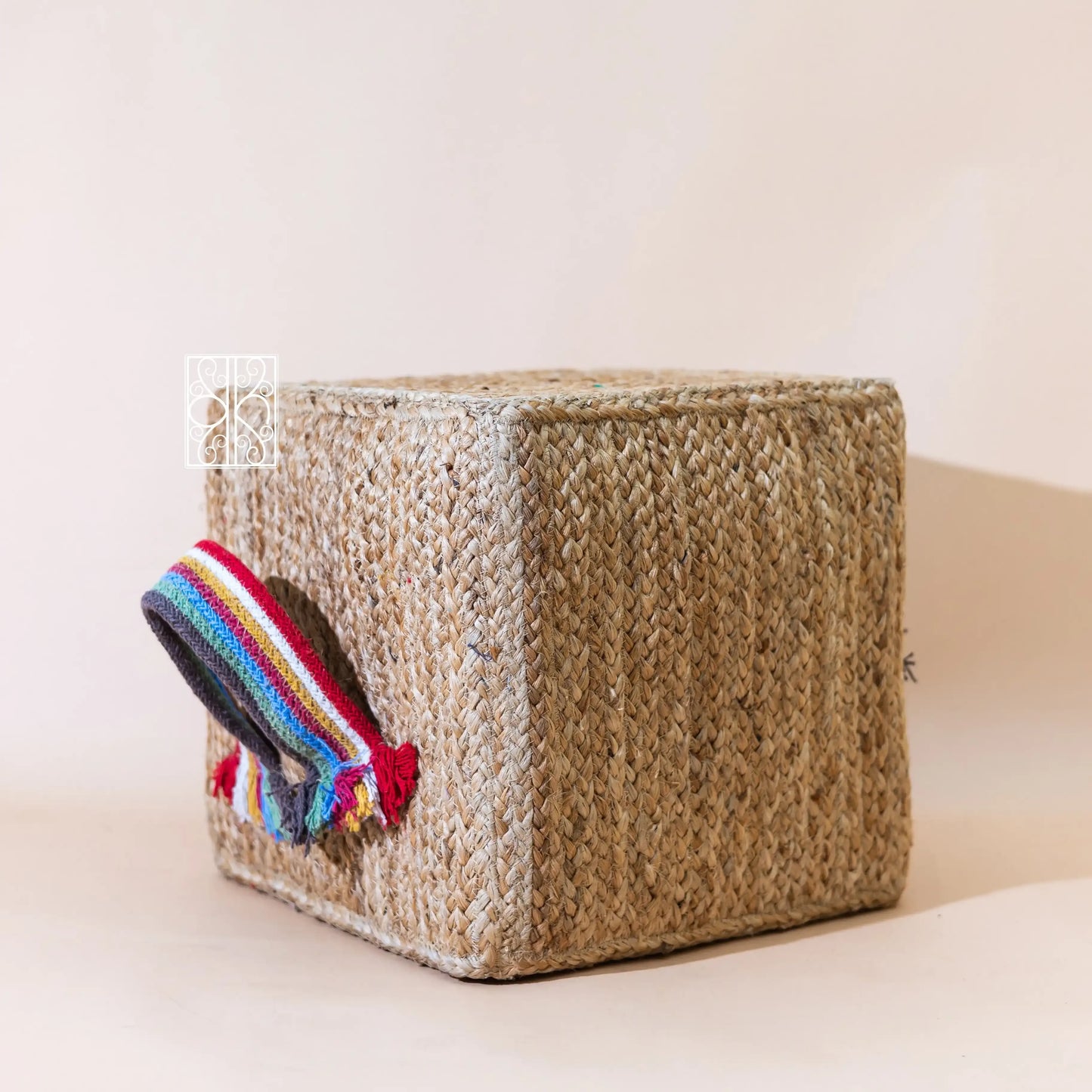 Jute pouffe with handles