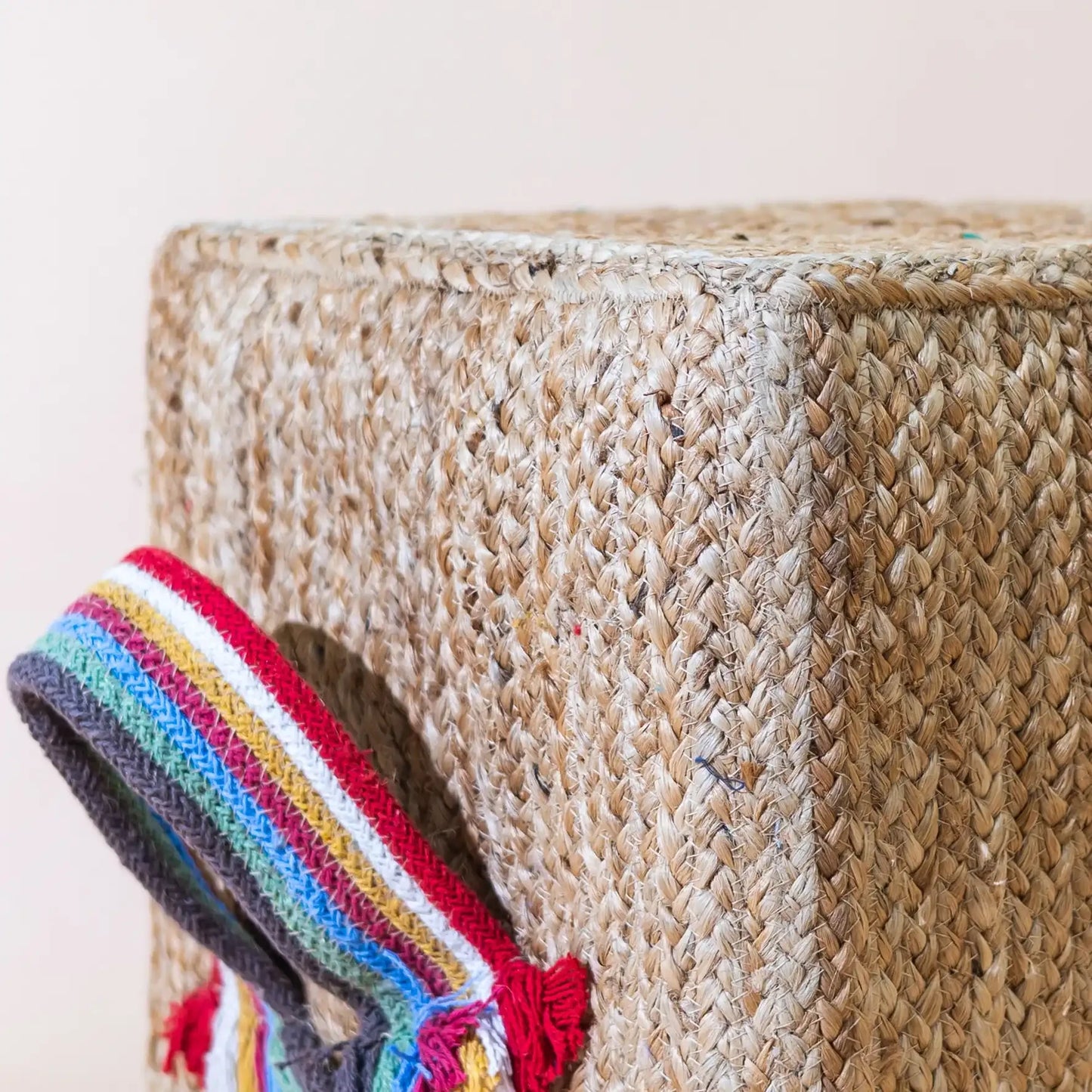 Jute pouffe with handles