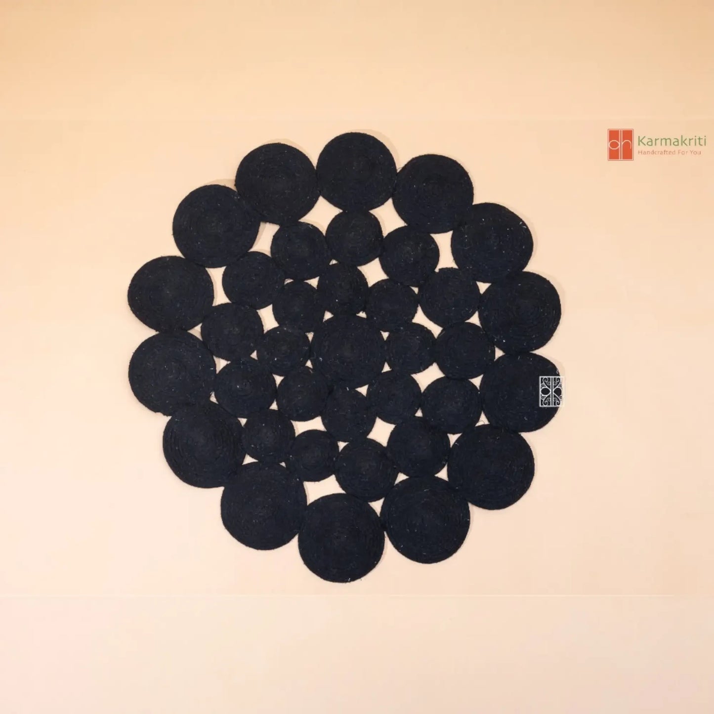 Round Rug - Round rug in living room