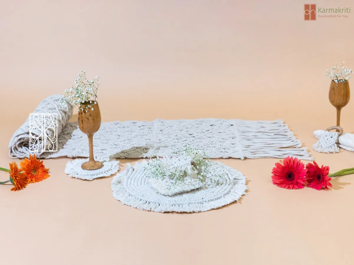 White Dinning Table Decor