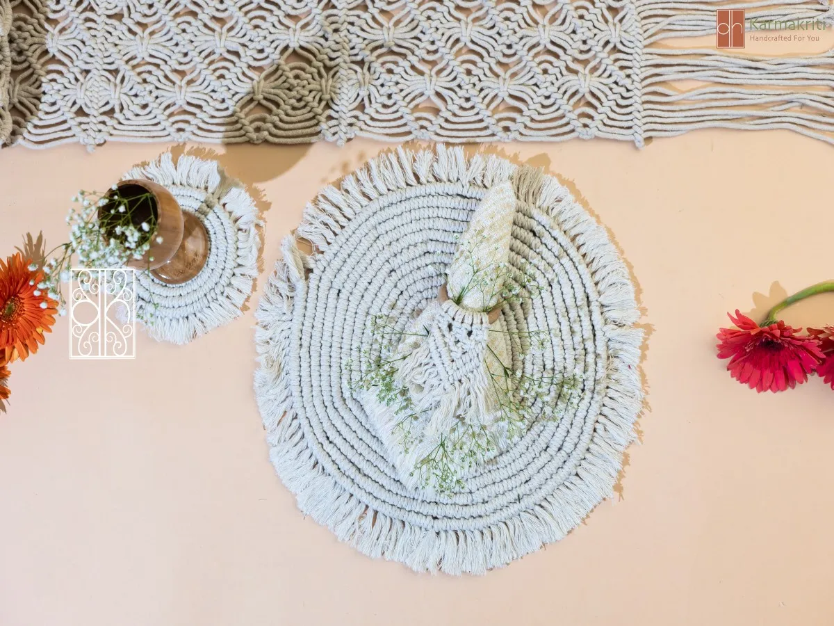 White Dinning Table Decor